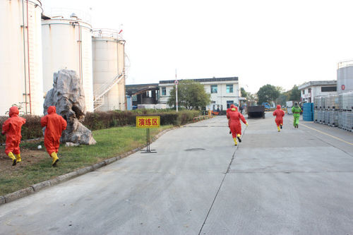 Últimos blogs da empresa sobre O 23 de outubro de 2018, JIANGSU YIDA conduziu uma broca do plano de emergência do fogo.